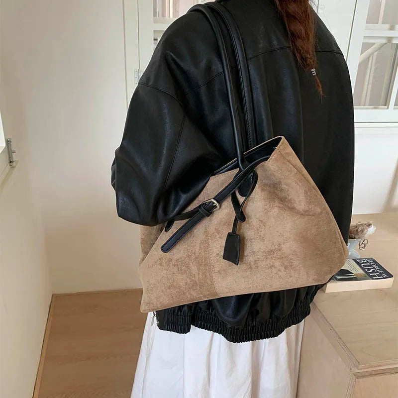 Vintage Chic Shoulder Bag
