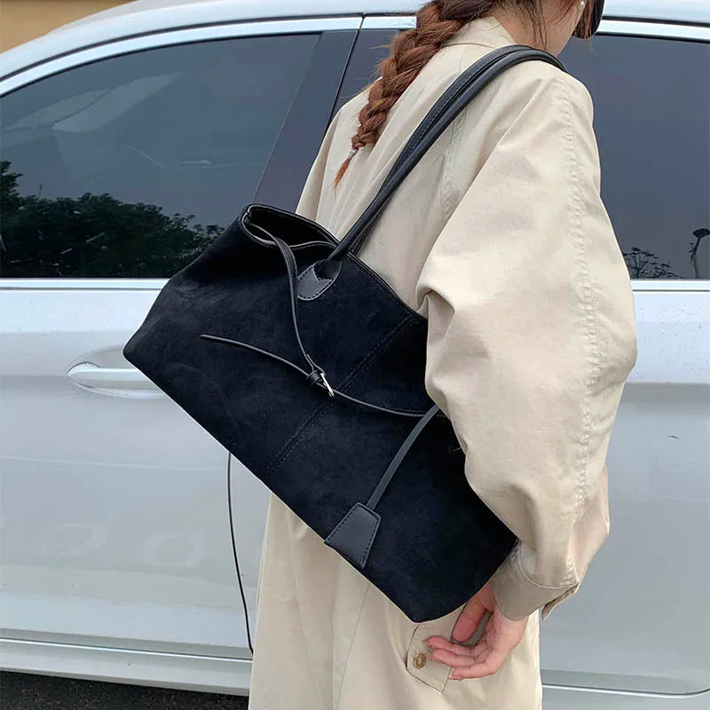 Vintage Chic Shoulder Bag